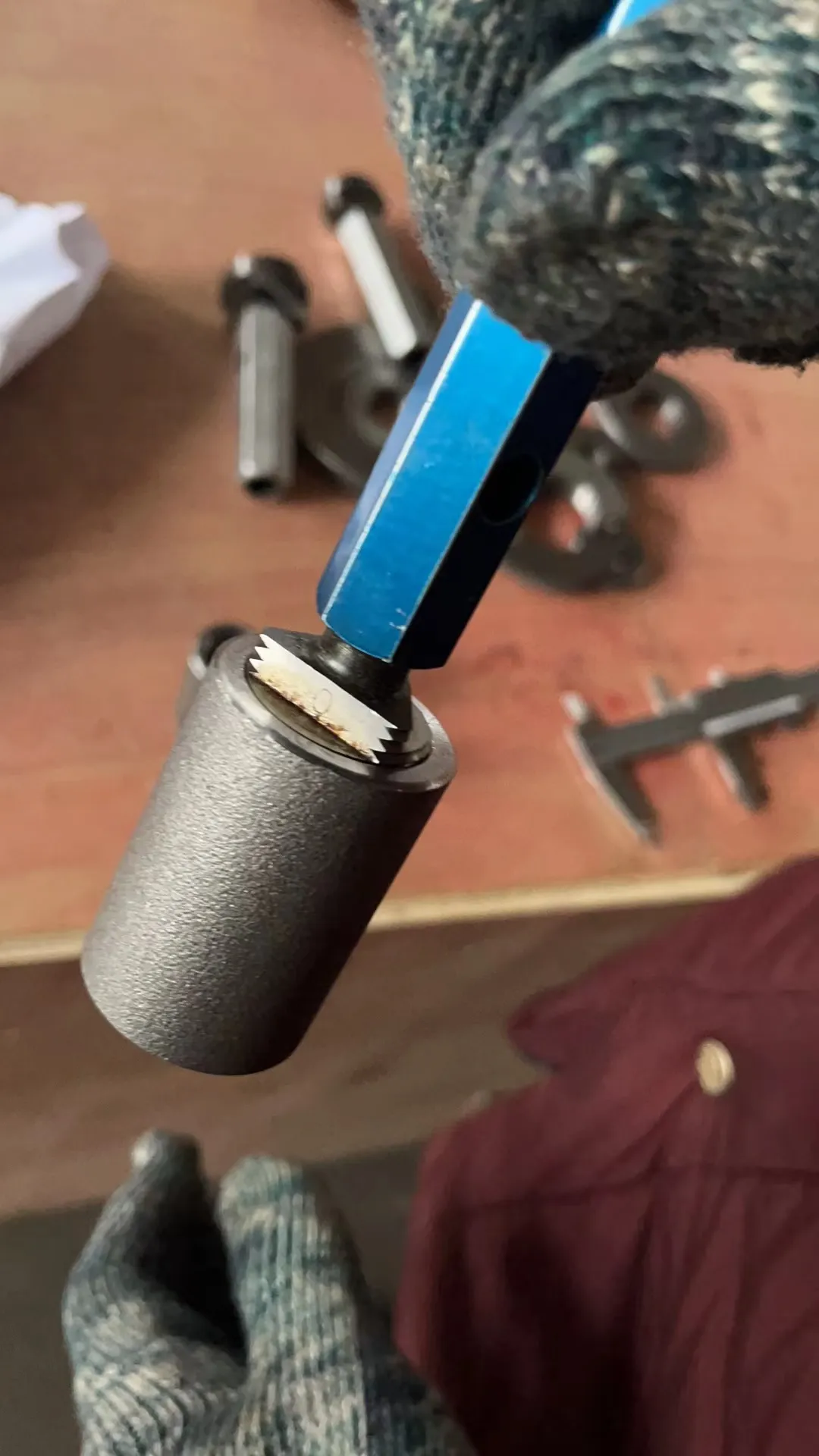 Thread gauge entered into the threaded end of a coupling